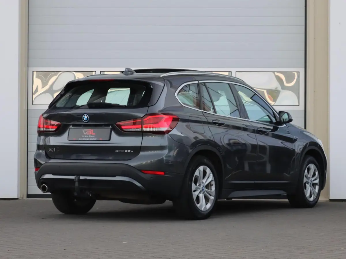 xDrive25e High Executive | SOH 91% | Trekhaak | Panoramadak