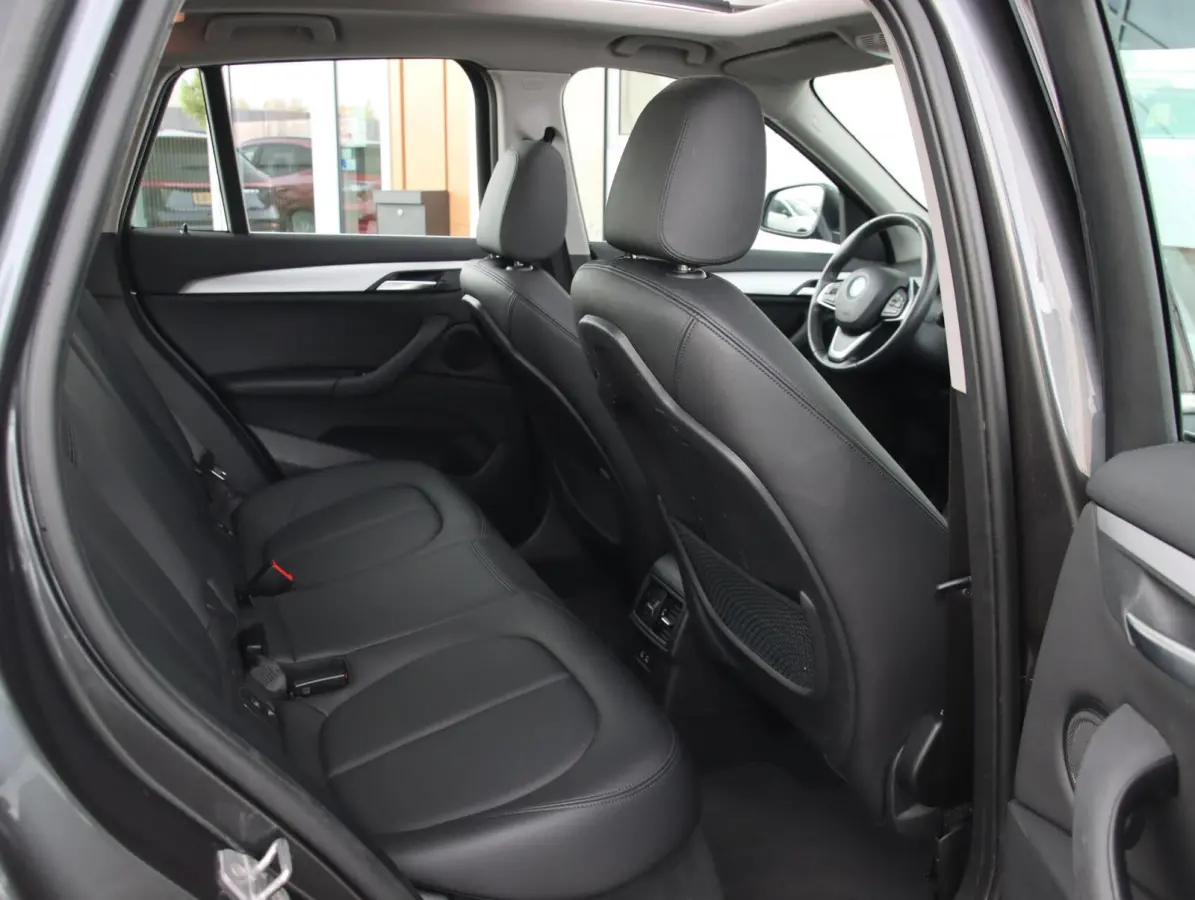 xDrive25e High Executive | SOH 91% | Trekhaak | Panoramadak