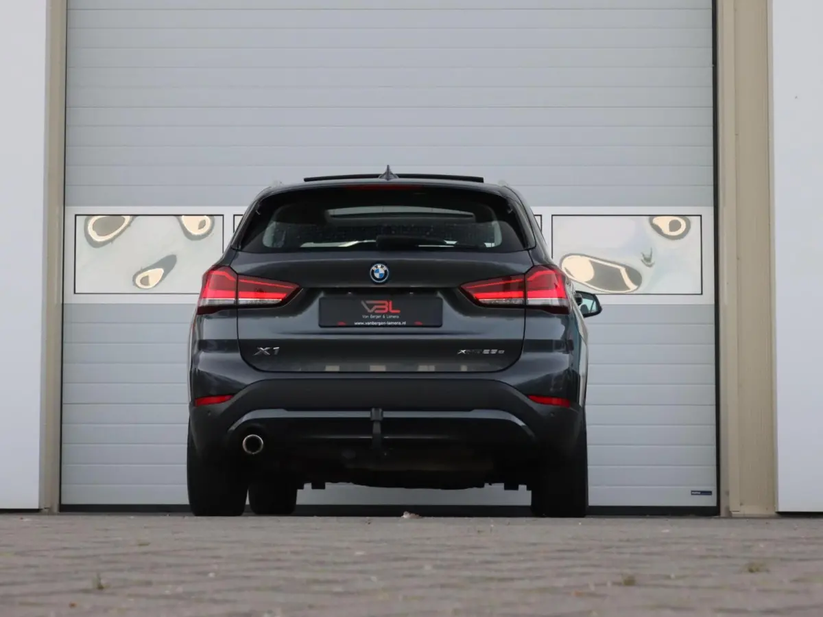 xDrive25e High Executive | SOH 91% | Trekhaak | Panoramadak