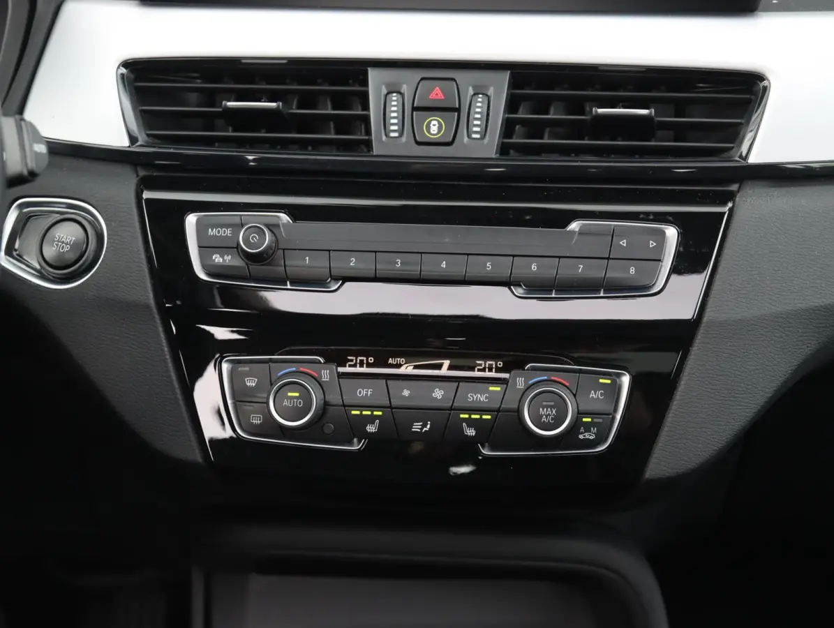 xDrive25e High Executive | SOH 91% | Trekhaak | Panoramadak