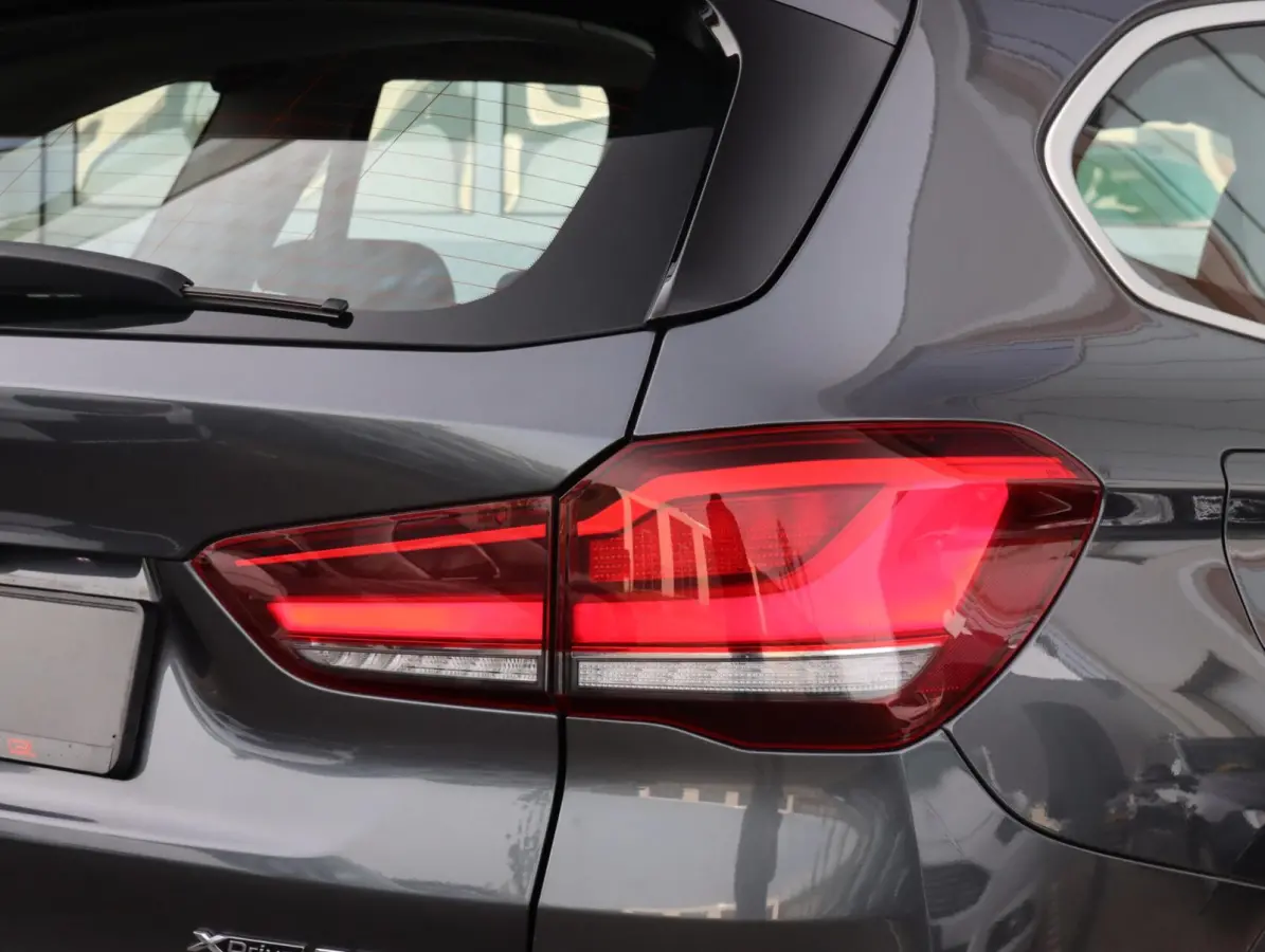xDrive25e High Executive | SOH 91% | Trekhaak | Panoramadak