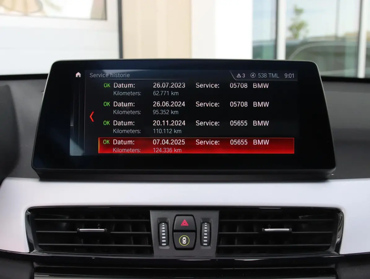 xDrive25e High Executive | SOH 91% | Trekhaak | Panoramadak