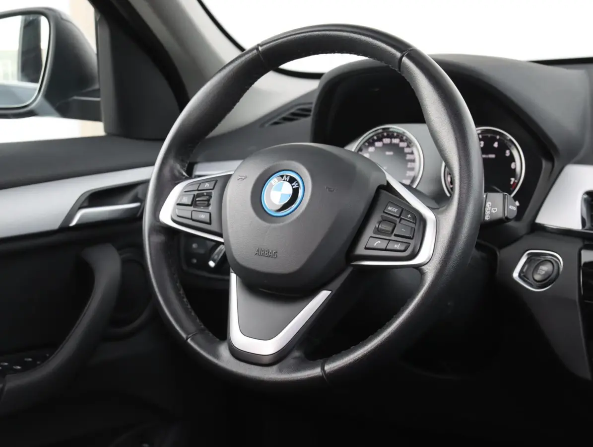xDrive25e High Executive | SOH 91% | Trekhaak | Panoramadak