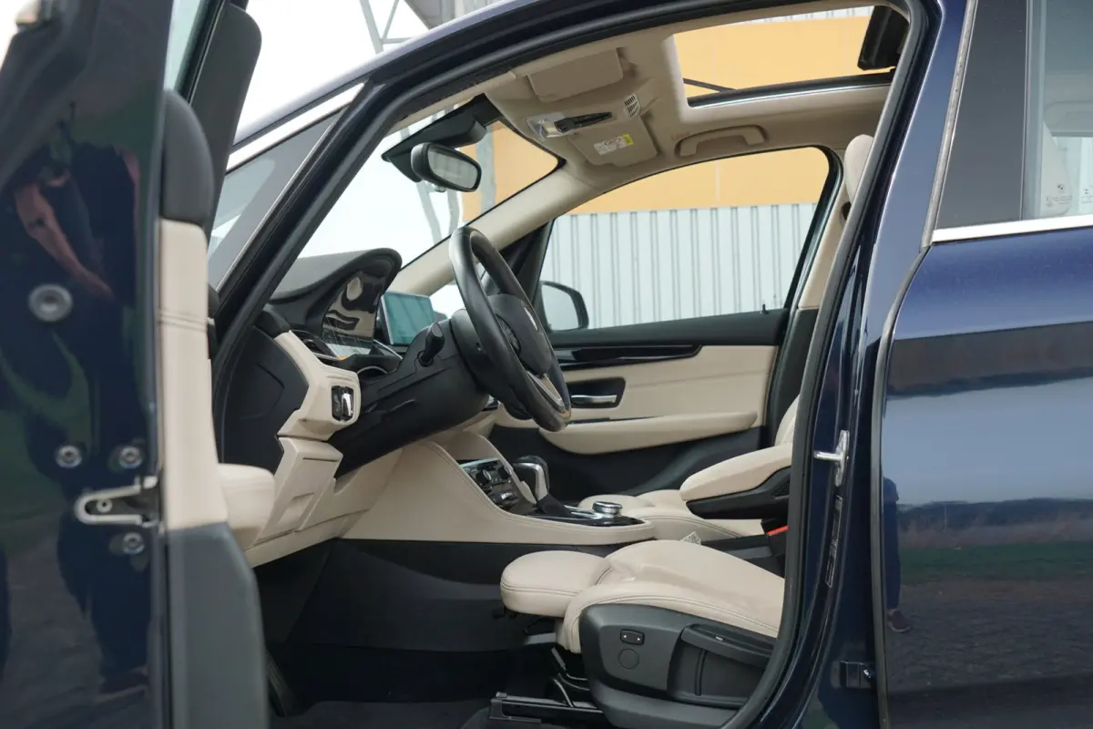 218i High Executive AUT | / | Schuif-/Kanteldak/Leder/Stoelverwarming/NAV/Cruise - Keurig!