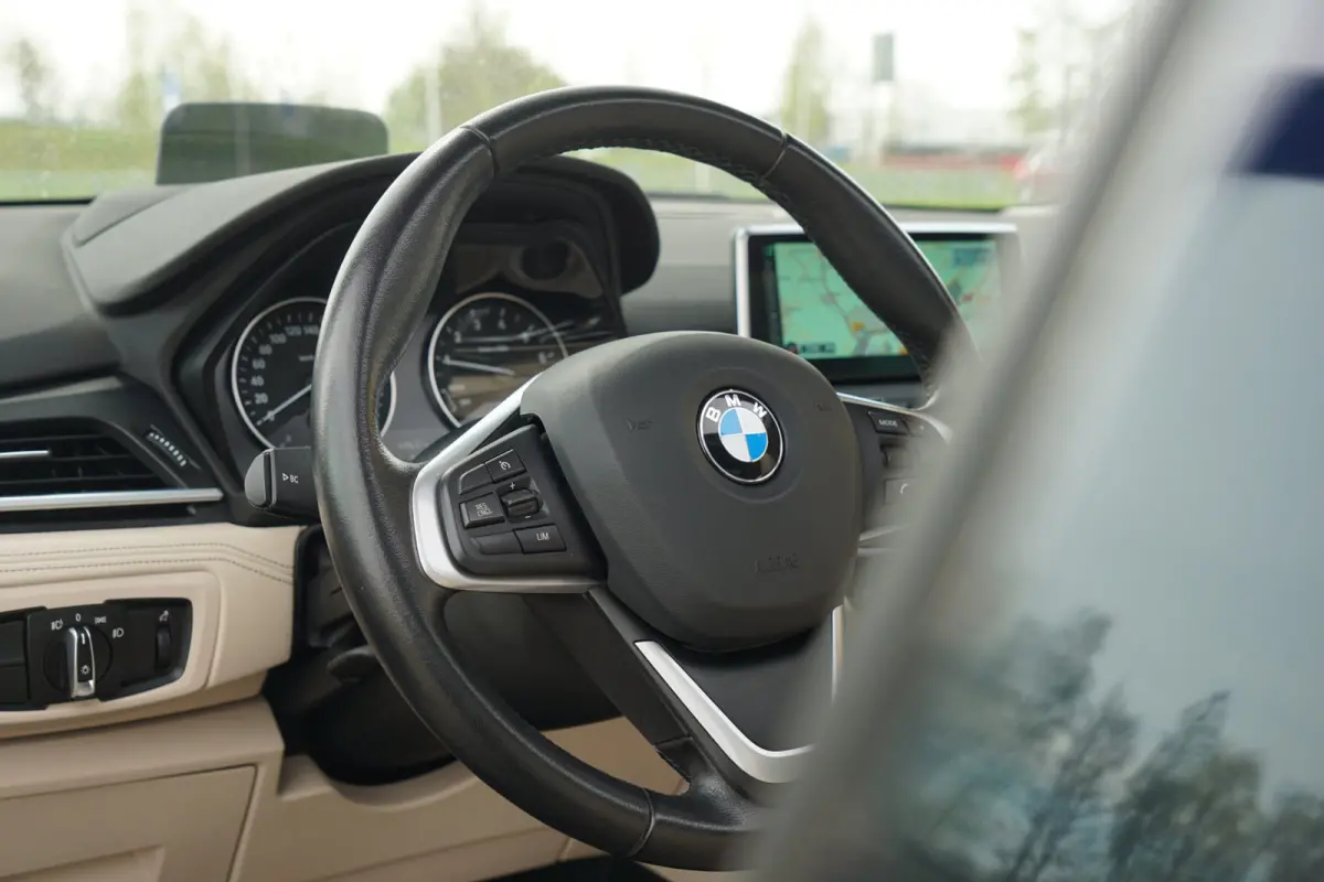 218i High Executive AUT | / | Schuif-/Kanteldak/Leder/Stoelverwarming/NAV/Cruise - Keurig!