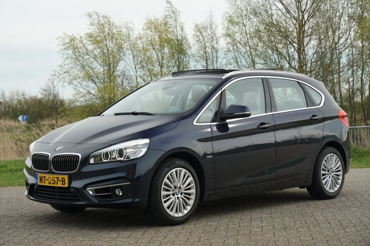 218i High Executive AUT | / | Schuif-/Kanteldak/Leder/Stoelverwarming/NAV/Cruise - Keurig!