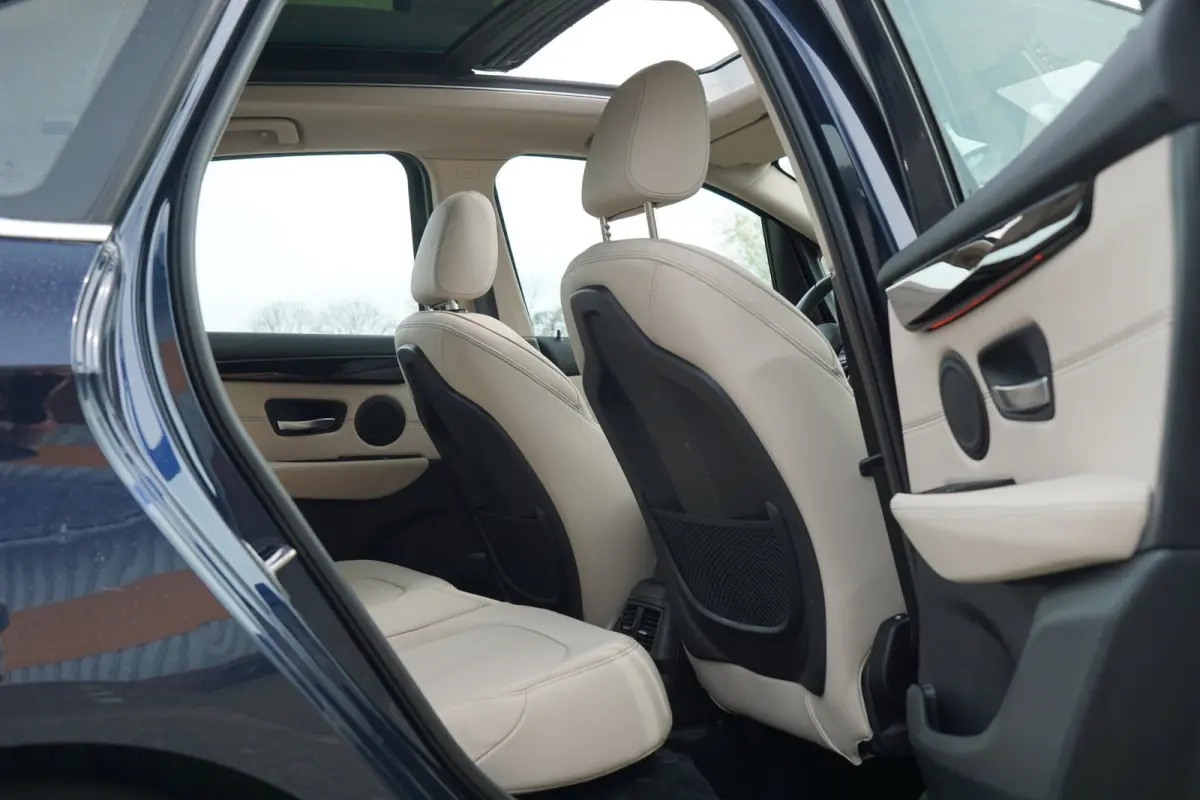 218i High Executive AUT | / | Schuif-/Kanteldak/Leder/Stoelverwarming/NAV/Cruise - Keurig!