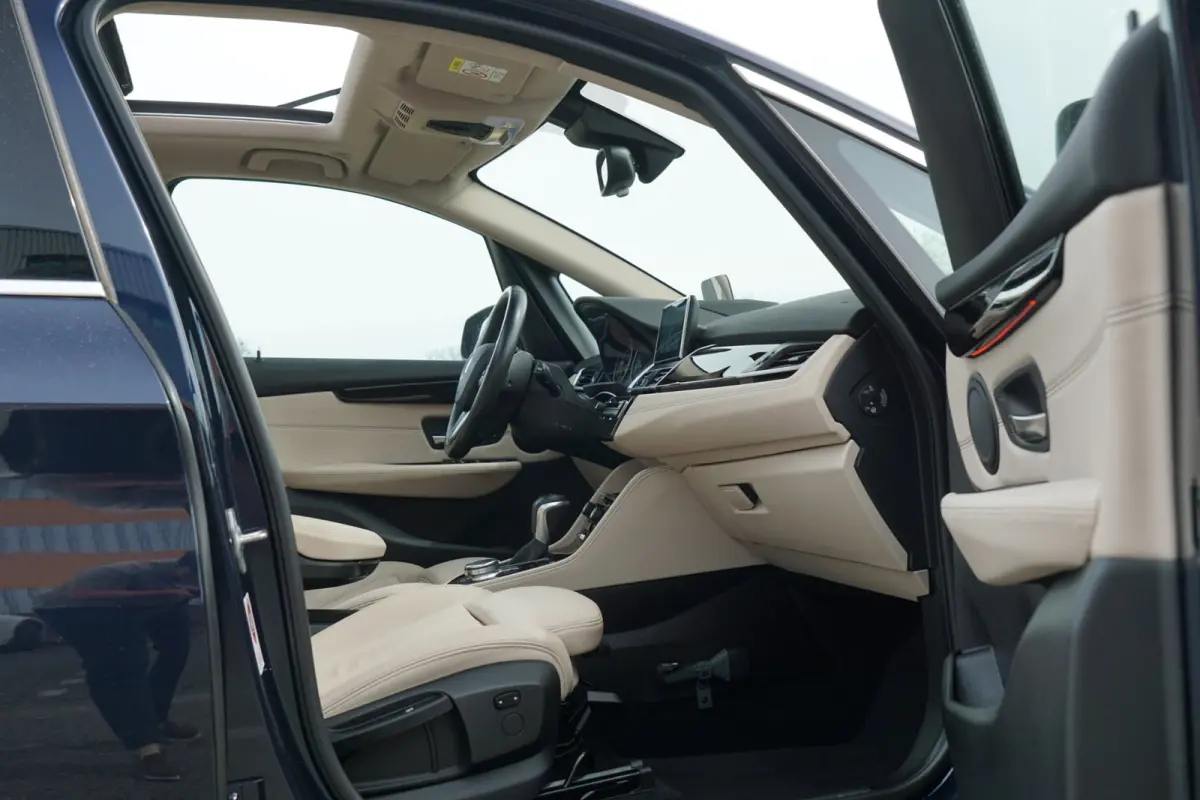 218i High Executive AUT | / | Schuif-/Kanteldak/Leder/Stoelverwarming/NAV/Cruise - Keurig!