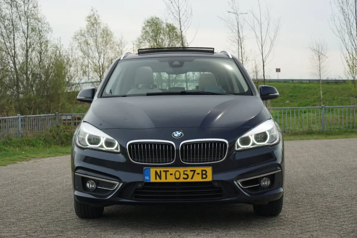 218i High Executive AUT | / | Schuif-/Kanteldak/Leder/Stoelverwarming/NAV/Cruise - Keurig!