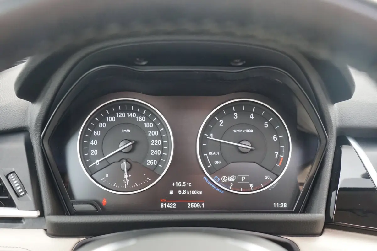 218i High Executive AUT | / | Schuif-/Kanteldak/Leder/Stoelverwarming/NAV/Cruise - Keurig!
