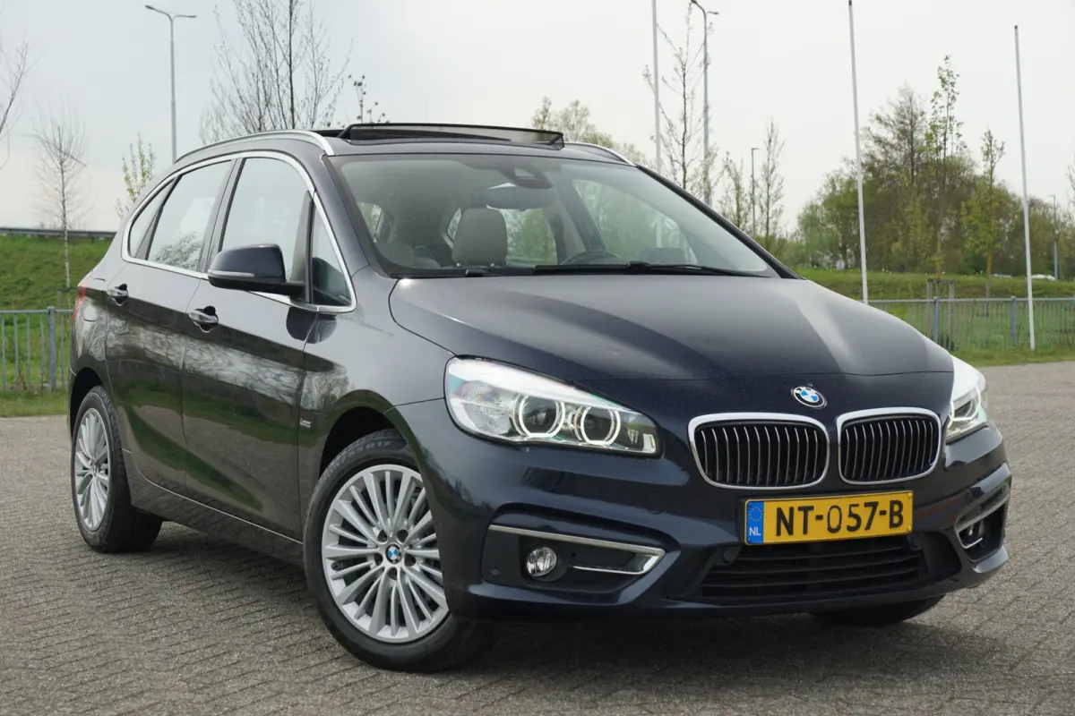 218i High Executive AUT | / | Schuif-/Kanteldak/Leder/Stoelverwarming/NAV/Cruise - Keurig!