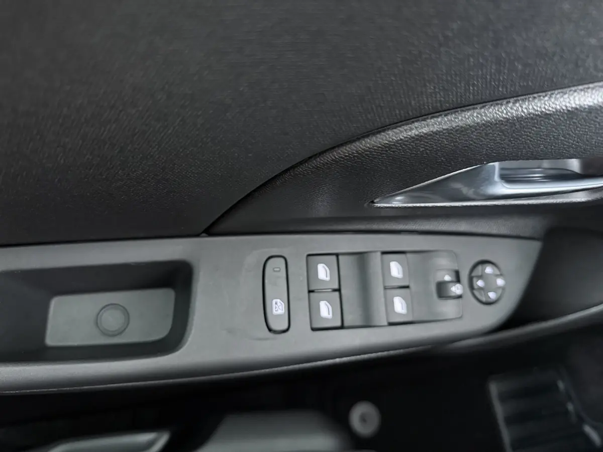 1.2 Turbo Hybrid Edition | VAN 30.664 VOOR 24.900,-! | ND | Dode hoek waarschuwing | Draadloze Apple Carplay en Android Auto | LED koplampen met LED dagrijverlichting | Voorraadvoordeel !