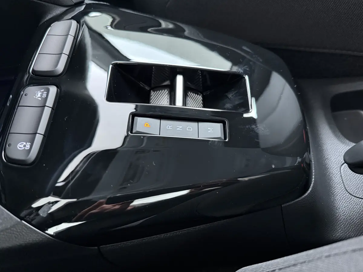 1.2 Turbo Hybrid Edition | VAN 30.664 VOOR 24.900,-! | ND | Dode hoek waarschuwing | Draadloze Apple Carplay en Android Auto | LED koplampen met LED dagrijverlichting | Voorraadvoordeel !