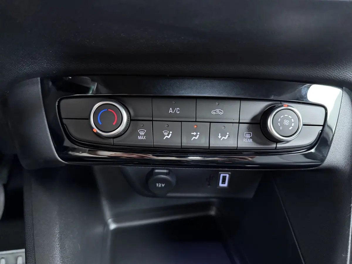 1.2 Turbo Hybrid Edition | VAN 30.664 VOOR 24.900,-! | ND | Dode hoek waarschuwing | Draadloze Apple Carplay en Android Auto | LED koplampen met LED dagrijverlichting | Voorraadvoordeel !