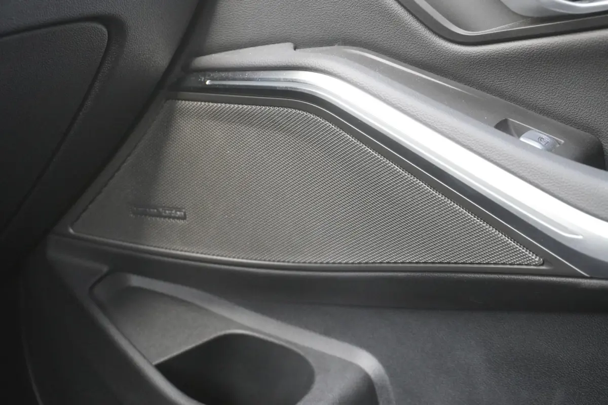 330e M Sportpakket Pro | BMW M Performance 19" | Comfort Pack | Trekhaak met elektrisch wegklapbare kogel | HIFI System Harman Kardon
