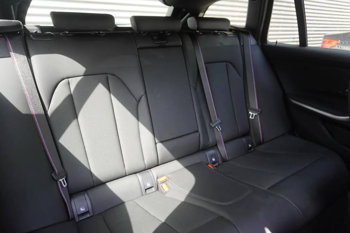 330e M Sportpakket Pro | BMW M Performance 19" | Comfort Pack | Trekhaak met elektrisch wegklapbare kogel | HIFI System Harman Kardon