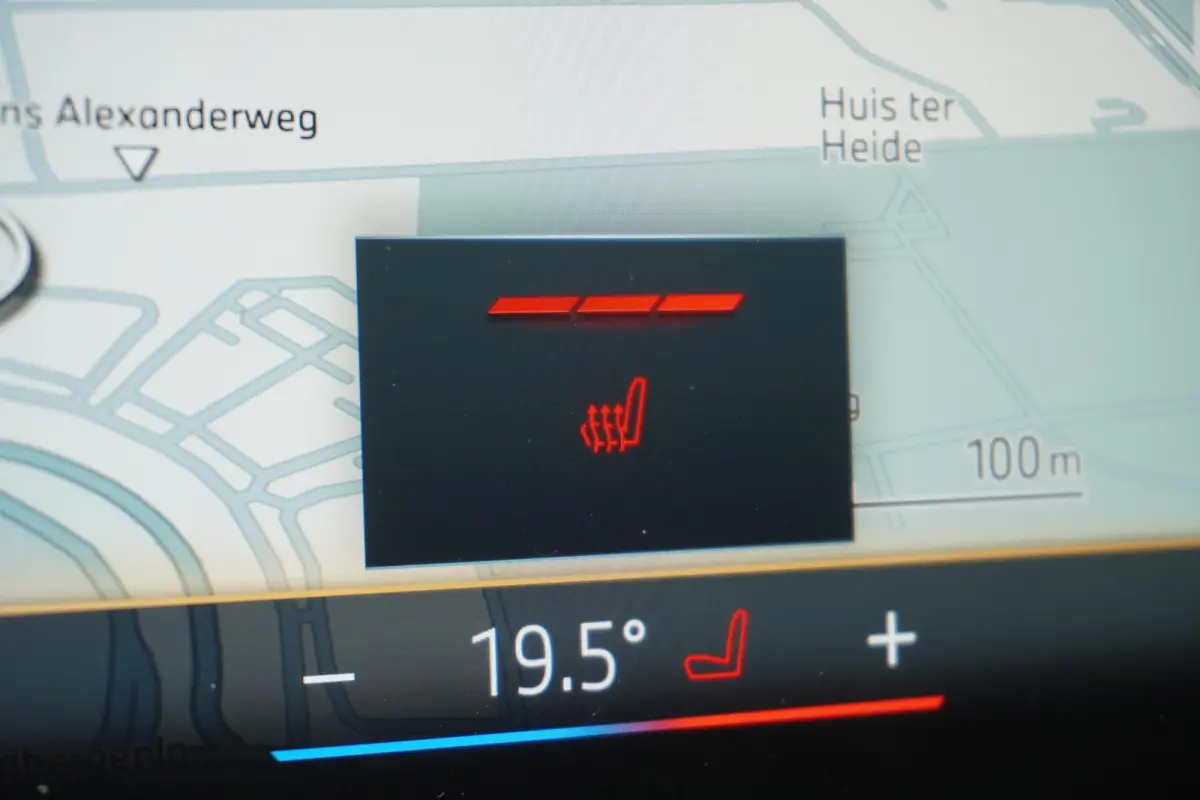330e M Sportpakket Pro | BMW M Performance 19" | Comfort Pack | Trekhaak met elektrisch wegklapbare kogel | HIFI System Harman Kardon