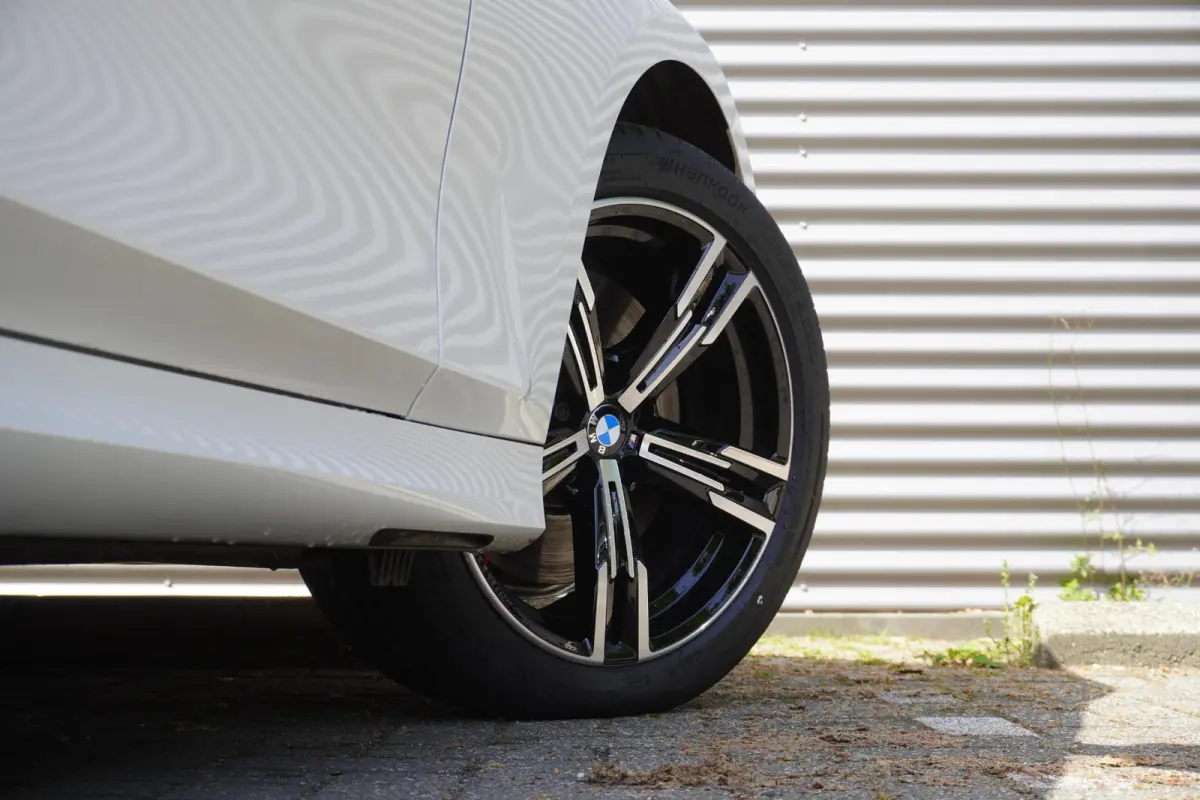 330e M Sportpakket Pro | BMW M Performance 19" | Comfort Pack | Trekhaak met elektrisch wegklapbare kogel | HIFI System Harman Kardon