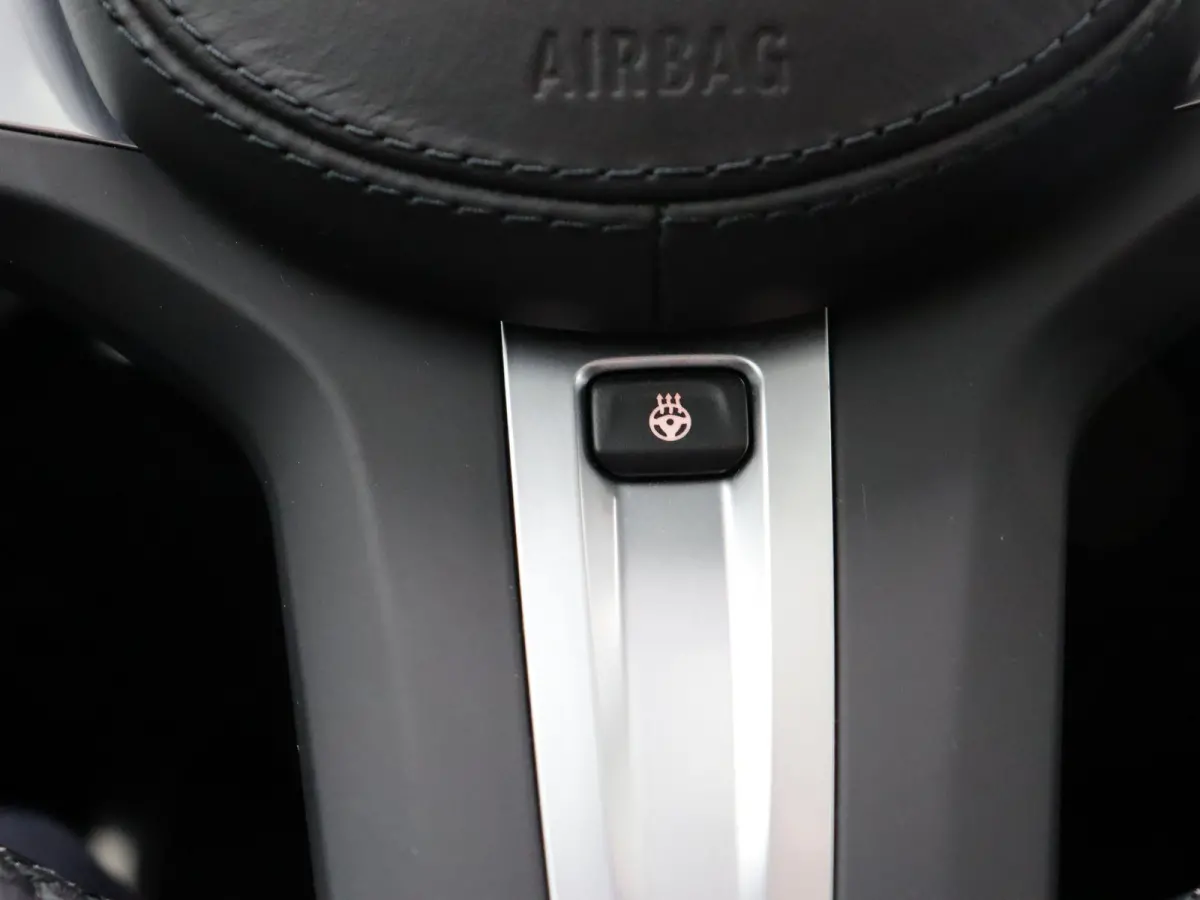 530e High Executive | M Sportpakket | SoH 89% | Parking Pack| Stuurwielrand Verwarmd | Schuifdak | Laserlight | Head-Up Display | Haraman Kardon | 18''