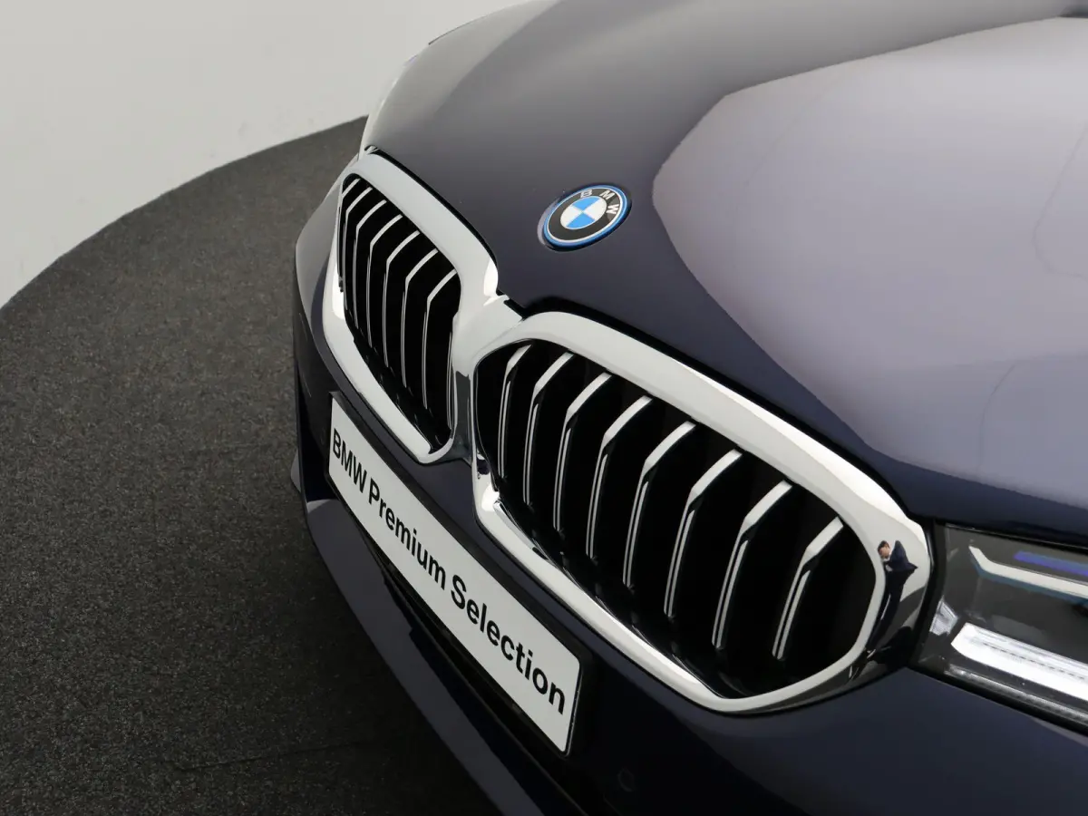 530e High Executive | M Sportpakket | SoH 89% | Parking Pack| Stuurwielrand Verwarmd | Schuifdak | Laserlight | Head-Up Display | Haraman Kardon | 18''