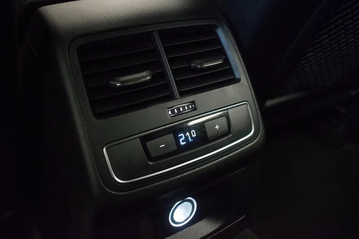 1.4 TFSI Sport Edition Aut NL-auto [ Full LED Dynamisch Knipperlicht 19 Inch Elektrische Klep S Line Look ]