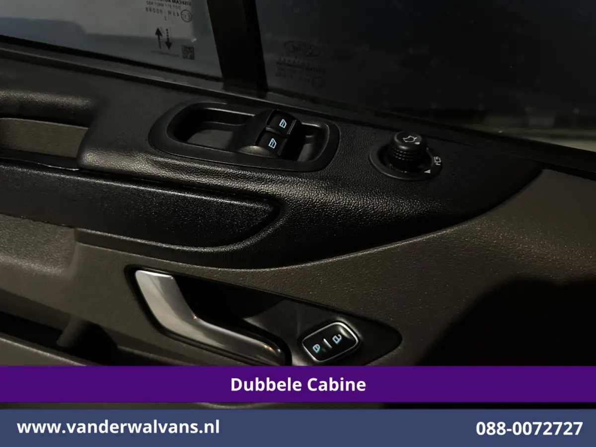 2.0 TDCI 131pk L2H1 Dubbele Cabine Euro6 Airco | 6-Zits | Cruisecontrol | 2550kg Trekhaak Verwarmde voorruit, Parkeersensoren
