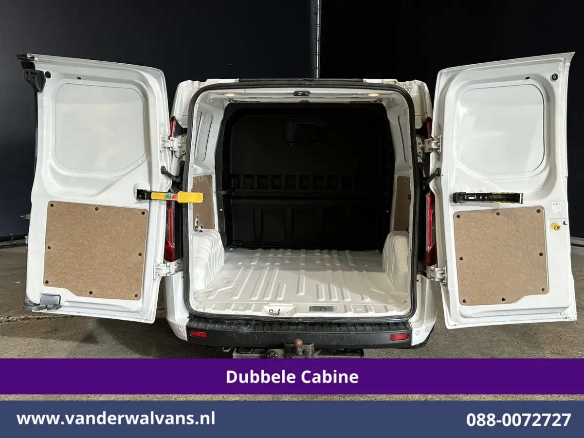 2.0 TDCI 131pk L2H1 Dubbele Cabine Euro6 Airco | 6-Zits | Cruisecontrol | 2550kg Trekhaak Verwarmde voorruit, Parkeersensoren