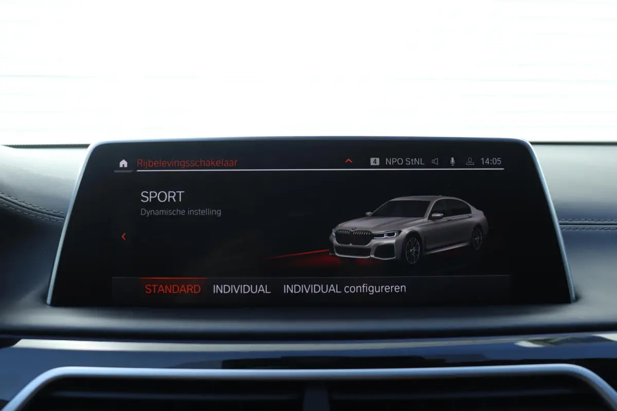 Sedan 745e | High Executive | M Sportpakket | Driving Assistant Professional | Parking Assistant Plus | Head-Up | Harman Kardon | Laserlight | Warmte Comfortpakket | Soft-Close | Comfort Acc