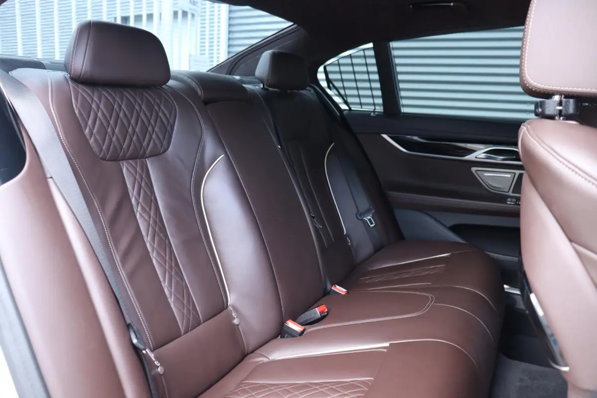 Sedan 745e | High Executive | M Sportpakket | Driving Assistant Professional | Parking Assistant Plus | Head-Up | Harman Kardon | Laserlight | Warmte Comfortpakket | Soft-Close | Comfort Acc