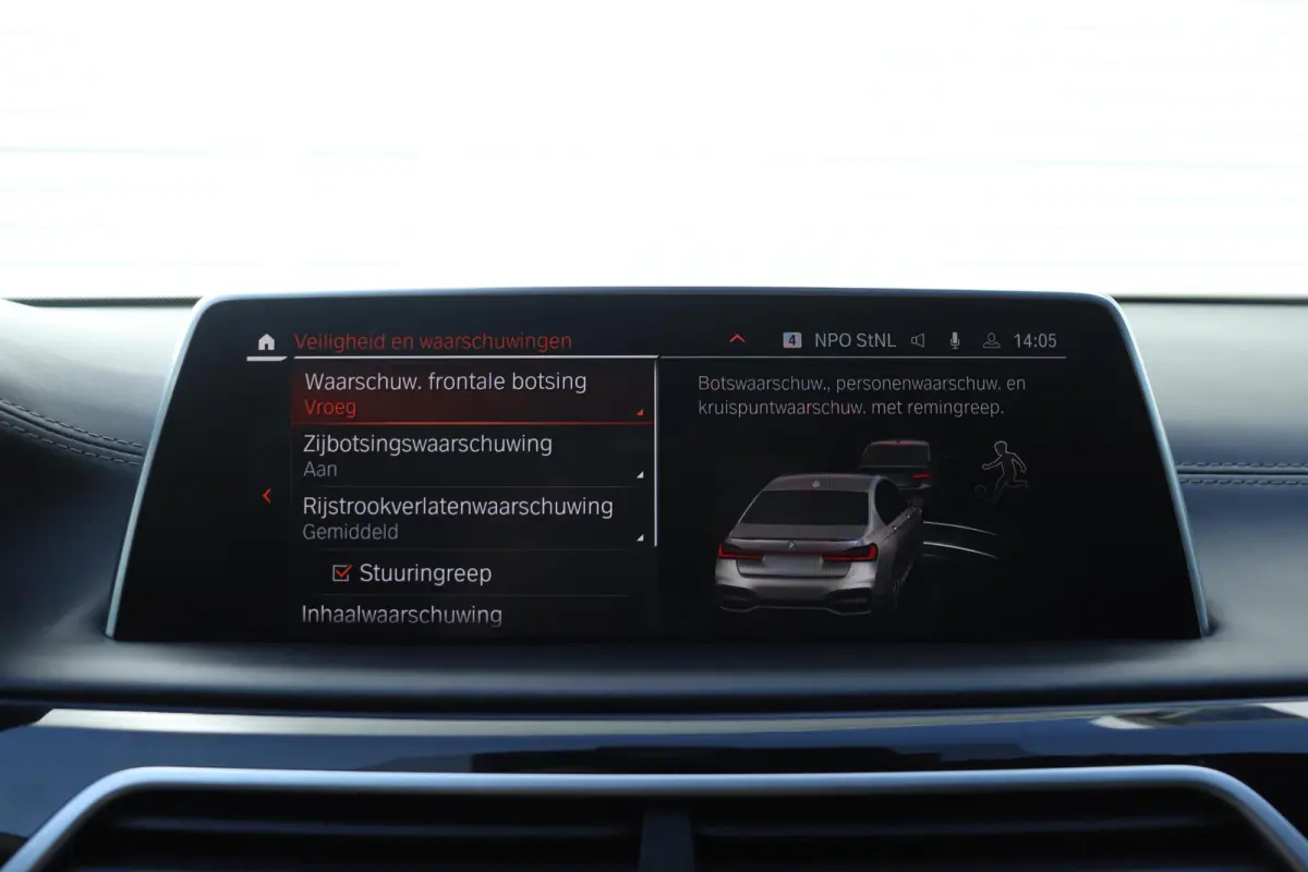 Sedan 745e | High Executive | M Sportpakket | Driving Assistant Professional | Parking Assistant Plus | Head-Up | Harman Kardon | Laserlight | Warmte Comfortpakket | Soft-Close | Comfort Acc