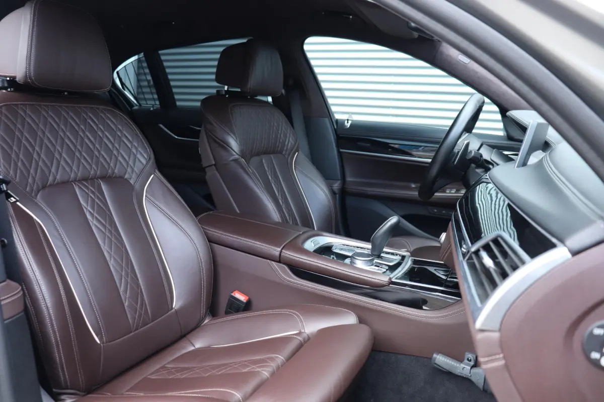 Sedan 745e | High Executive | M Sportpakket | Driving Assistant Professional | Parking Assistant Plus | Head-Up | Harman Kardon | Laserlight | Warmte Comfortpakket | Soft-Close | Comfort Acc
