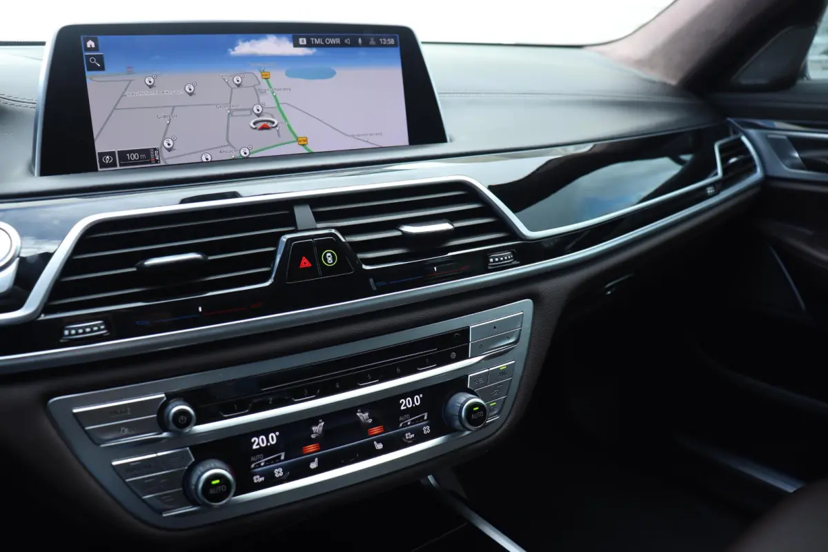 Sedan 745e | High Executive | M Sportpakket | Driving Assistant Professional | Parking Assistant Plus | Head-Up | Harman Kardon | Laserlight | Warmte Comfortpakket | Soft-Close | Comfort Acc