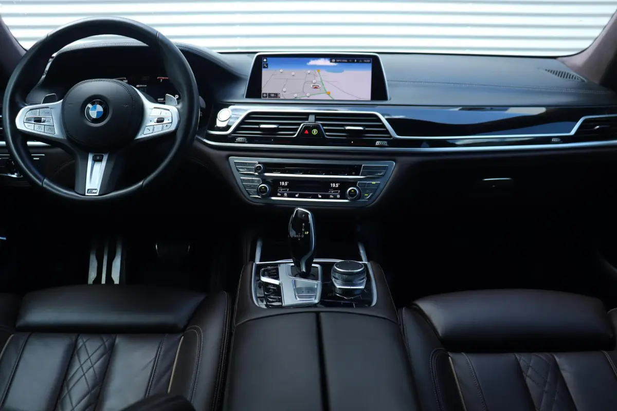 Sedan 745e | High Executive | M Sportpakket | Driving Assistant Professional | Parking Assistant Plus | Head-Up | Harman Kardon | Laserlight | Warmte Comfortpakket | Soft-Close | Comfort Acc
