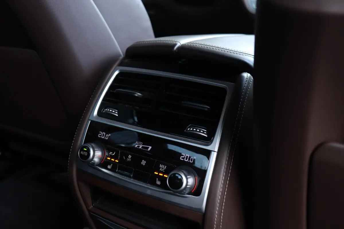 Sedan 745e | High Executive | M Sportpakket | Driving Assistant Professional | Parking Assistant Plus | Head-Up | Harman Kardon | Laserlight | Warmte Comfortpakket | Soft-Close | Comfort Acc