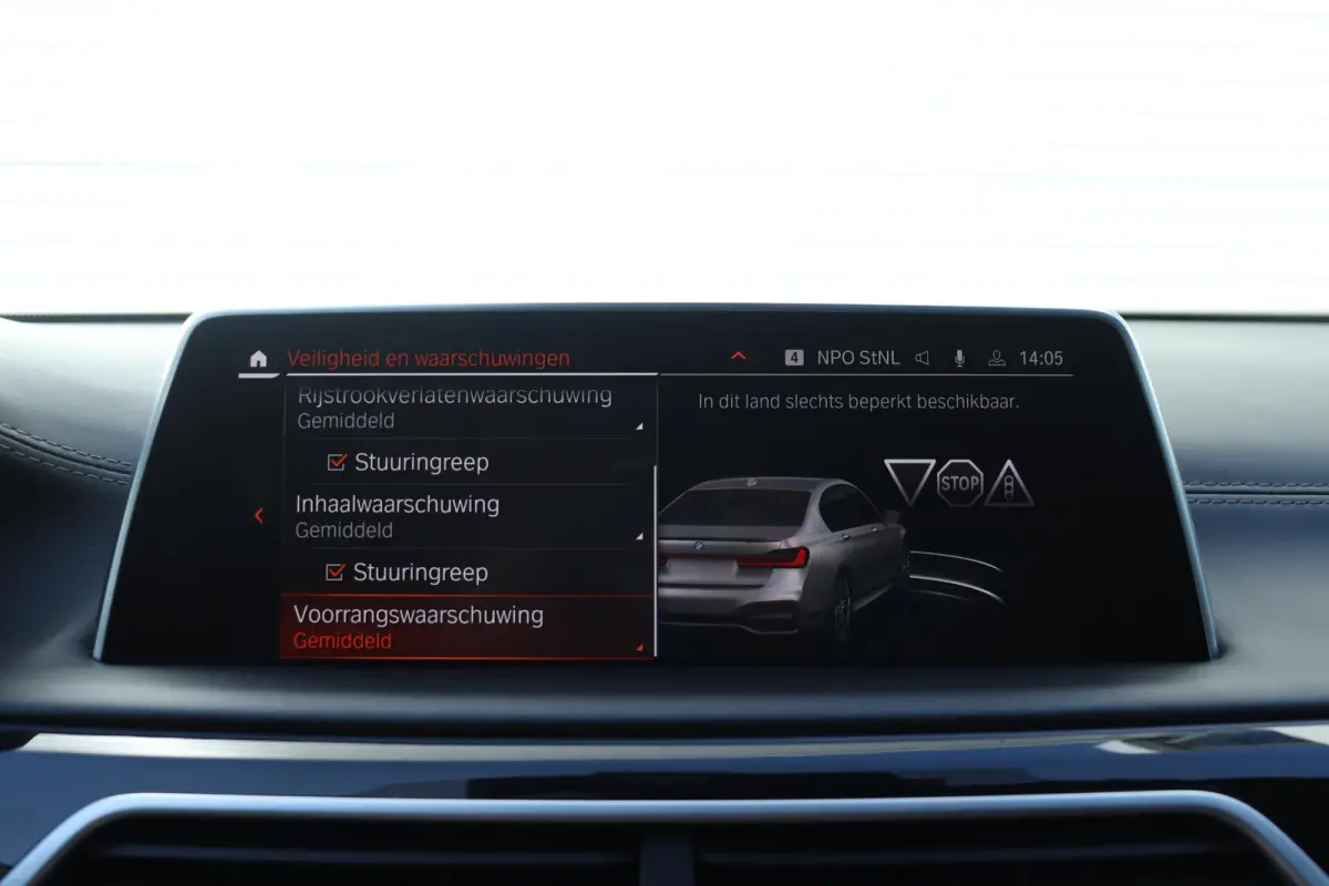 Sedan 745e | High Executive | M Sportpakket | Driving Assistant Professional | Parking Assistant Plus | Head-Up | Harman Kardon | Laserlight | Warmte Comfortpakket | Soft-Close | Comfort Acc