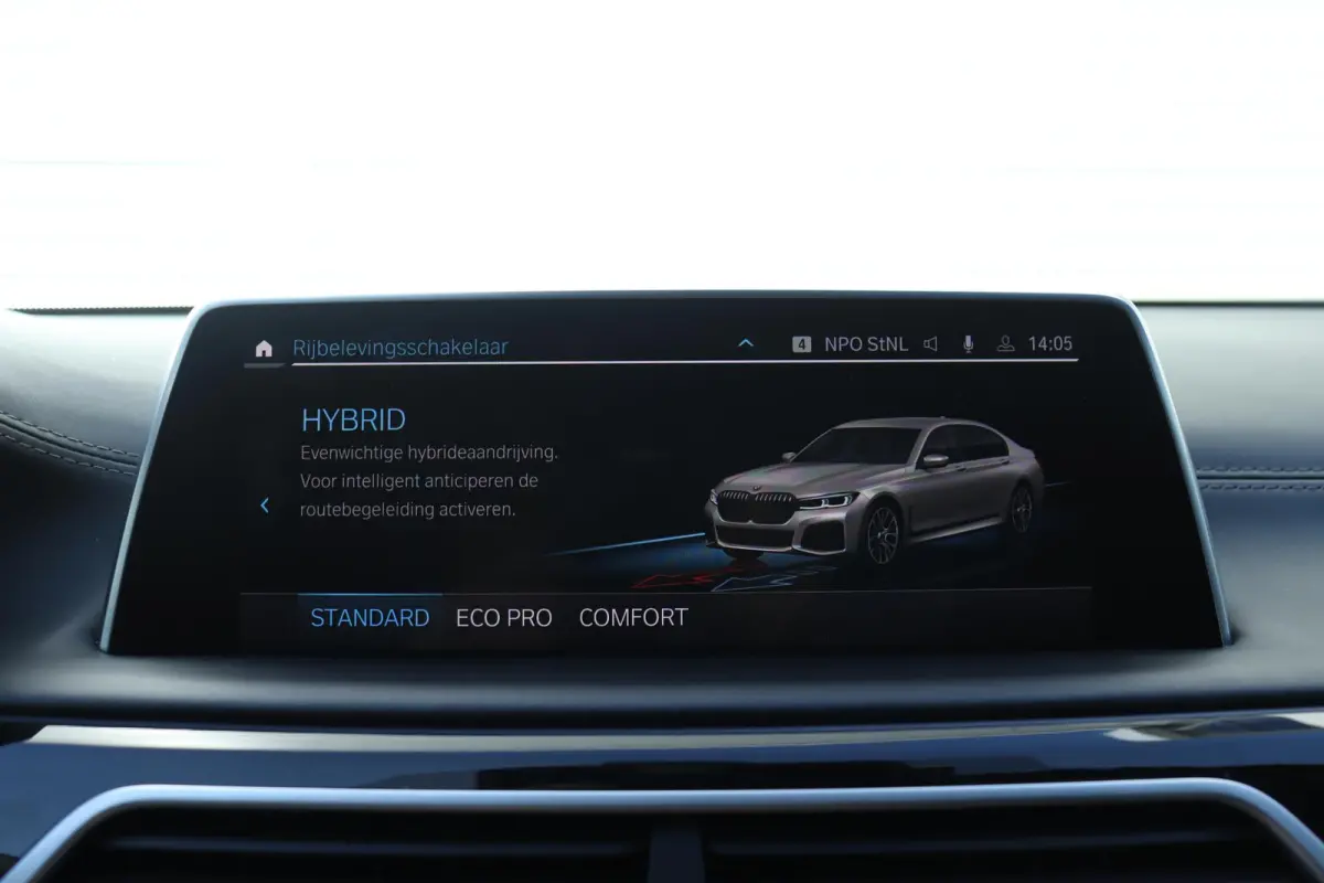 Sedan 745e | High Executive | M Sportpakket | Driving Assistant Professional | Parking Assistant Plus | Head-Up | Harman Kardon | Laserlight | Warmte Comfortpakket | Soft-Close | Comfort Acc