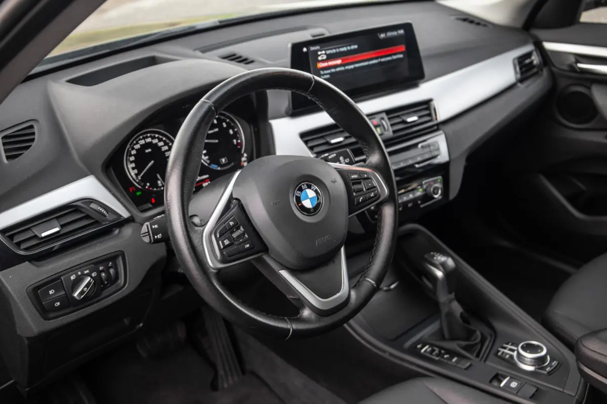 xDrive25e Executive X CAMERA / CARPLAY / HEAD UP DISPLAY / LEDER / LED / CRUISE CONTROLE / STOELVERWARMING