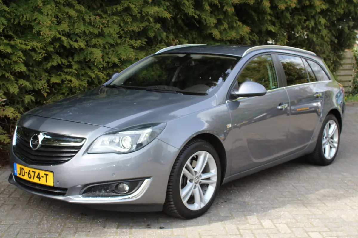 1.6 T Business+ 170PK | Lederen bekleding | Stoel/Stuurverwarming | Navigatie | Parkeersensoren