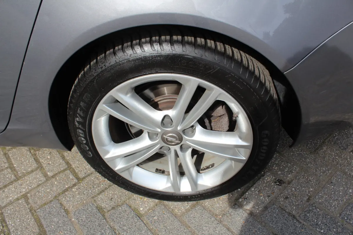 1.6 T Business+ 170PK | Lederen bekleding | Stoel/Stuurverwarming | Navigatie | Parkeersensoren