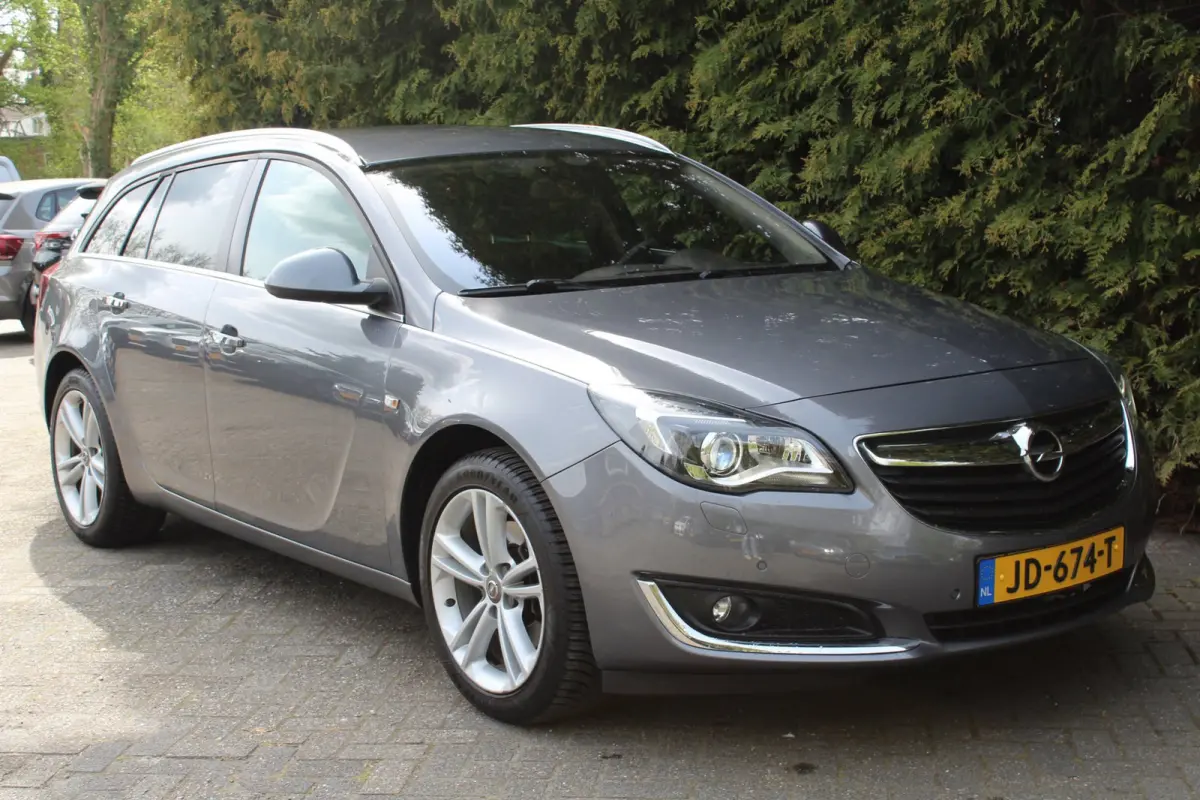 1.6 T Business+ 170PK | Lederen bekleding | Stoel/Stuurverwarming | Navigatie | Parkeersensoren