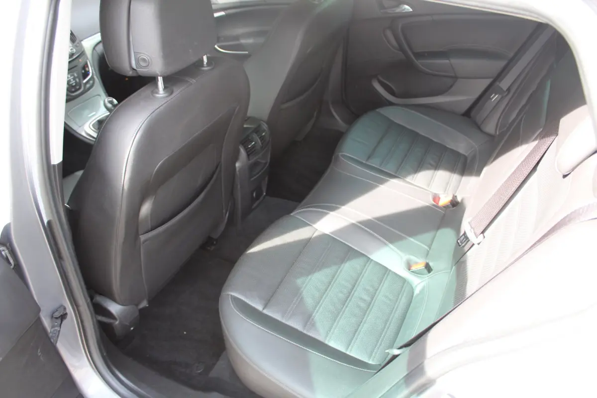 1.6 T Business+ 170PK | Lederen bekleding | Stoel/Stuurverwarming | Navigatie | Parkeersensoren