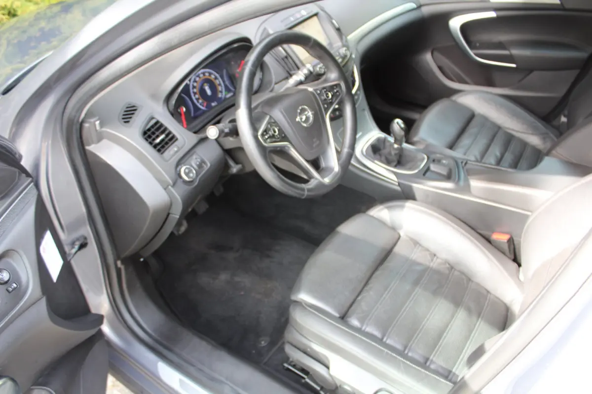 1.6 T Business+ 170PK | Lederen bekleding | Stoel/Stuurverwarming | Navigatie | Parkeersensoren