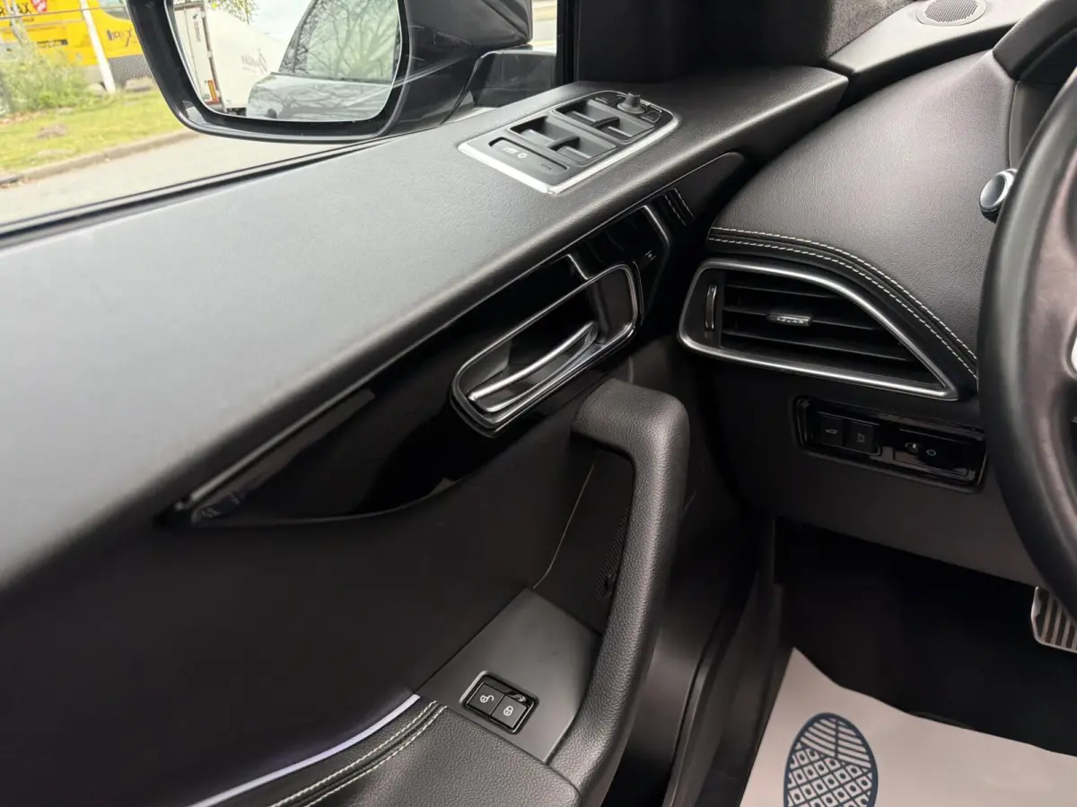 2.0t AWD R-Sport - PANO/LEER/MERIDIAN/LED/NAP