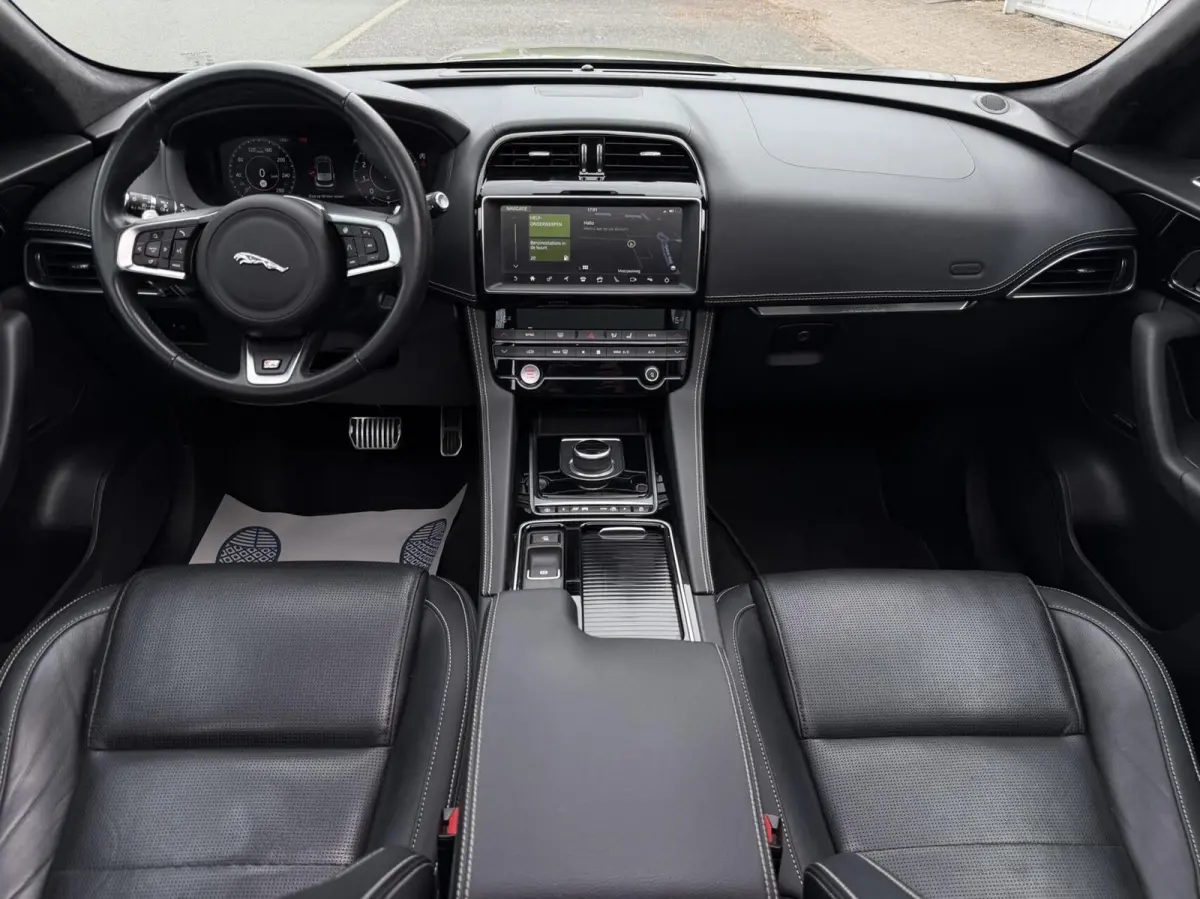 2.0t AWD R-Sport - PANO/LEER/MERIDIAN/LED/NAP