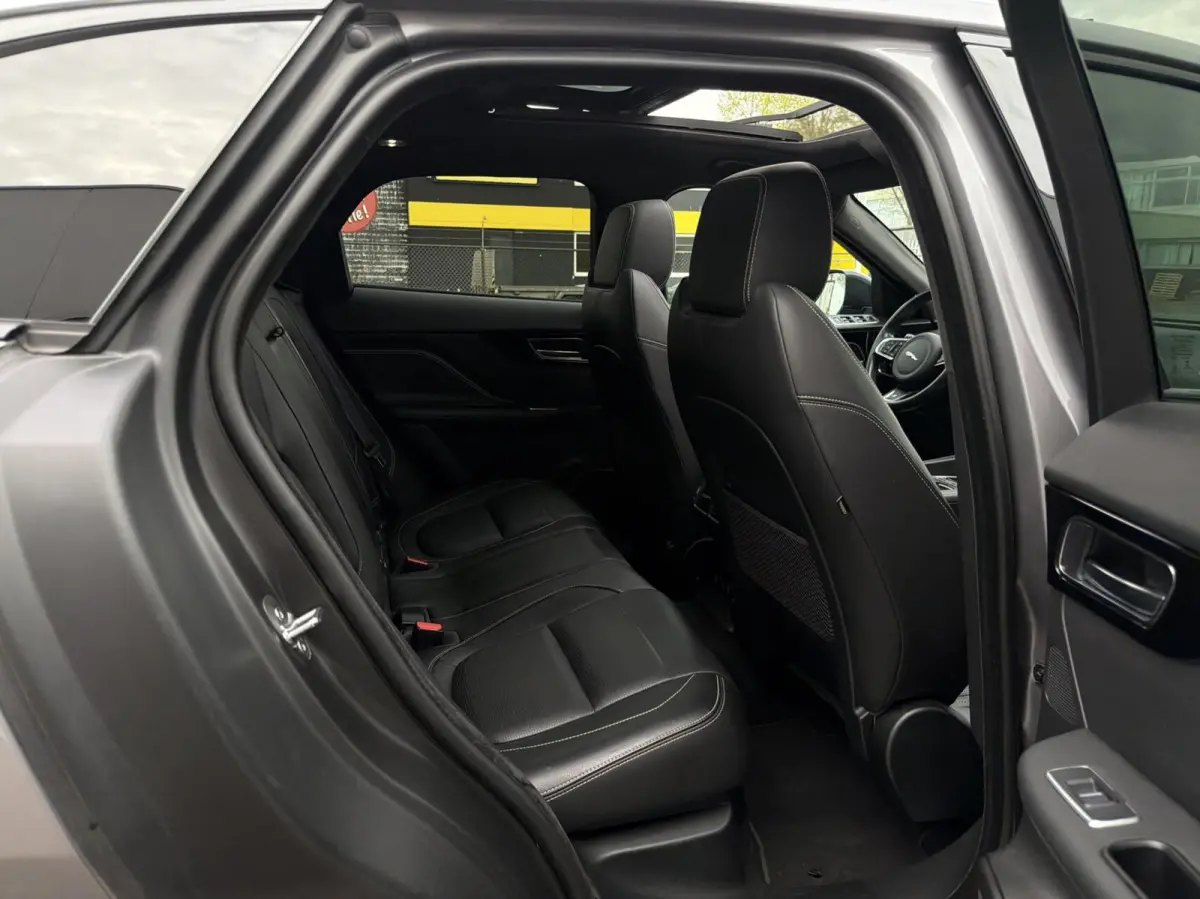 2.0t AWD R-Sport - PANO/LEER/MERIDIAN/LED/NAP