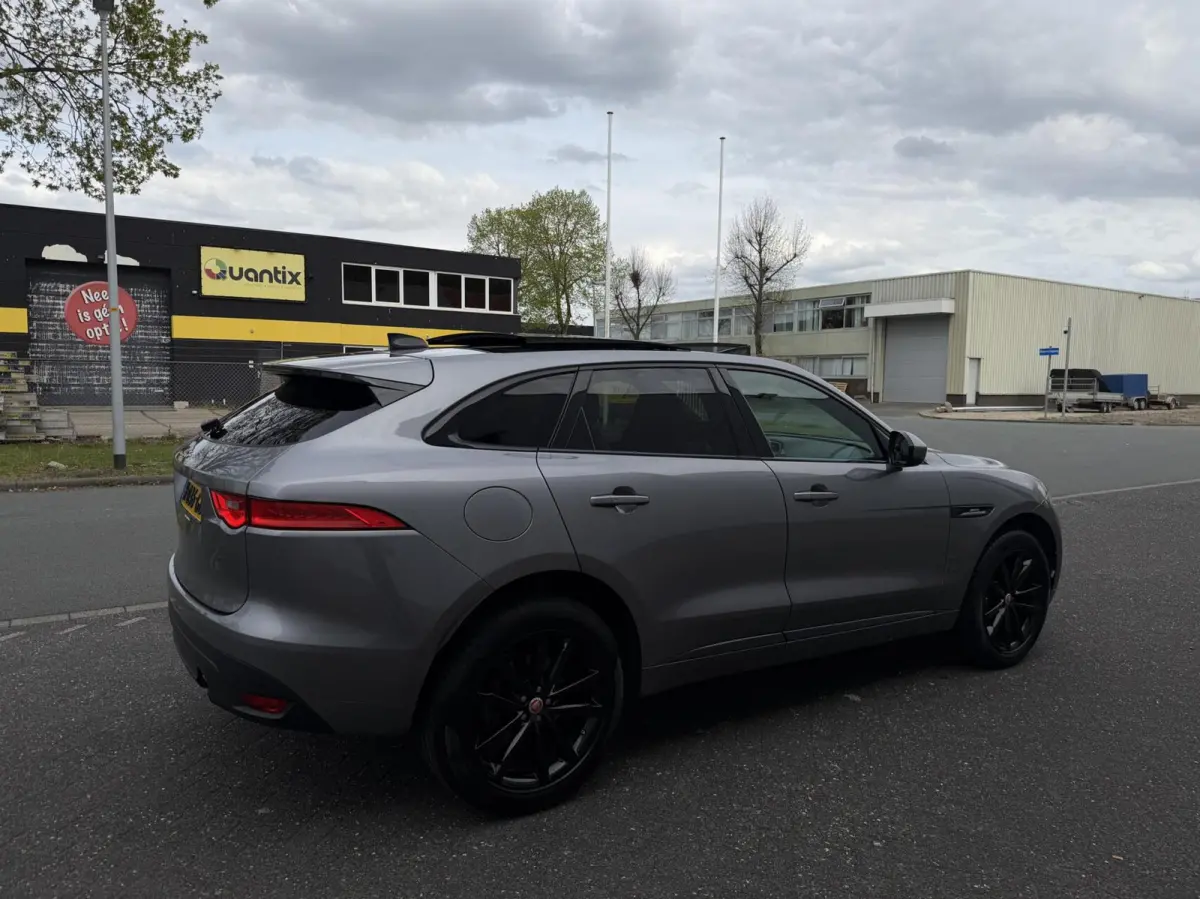 2.0t AWD R-Sport - PANO/LEER/MERIDIAN/LED/NAP