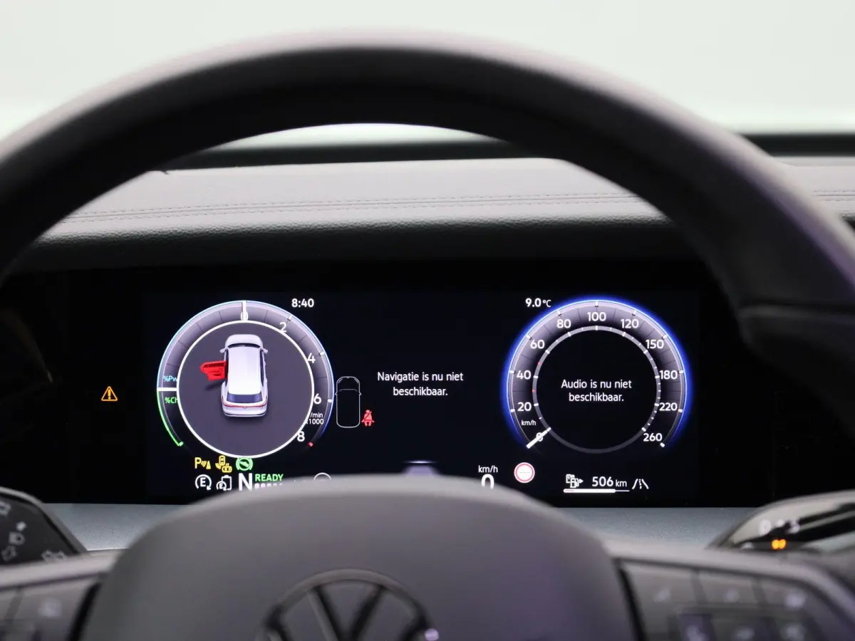 1.5 eHybrid R-Line Edition 272 PK | Lederen Stoelen Met Geheugen | Navigatie Groot Scherm | Trekhaak | 360 Camera | Head-Updisplay | Stoelverwarming Voor & Achter | Stuurwielverwarming |