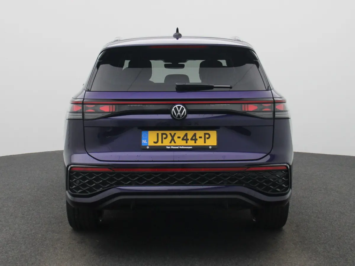1.5 eHybrid R-Line Edition 272 PK | Lederen Stoelen Met Geheugen | Navigatie Groot Scherm | Trekhaak | 360 Camera | Head-Updisplay | Stoelverwarming Voor & Achter | Stuurwielverwarming |