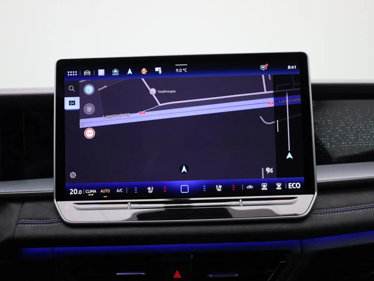 1.5 eHybrid R-Line Edition 272 PK | Lederen Stoelen Met Geheugen | Navigatie Groot Scherm | Trekhaak | 360 Camera | Head-Updisplay | Stoelverwarming Voor & Achter | Stuurwielverwarming |