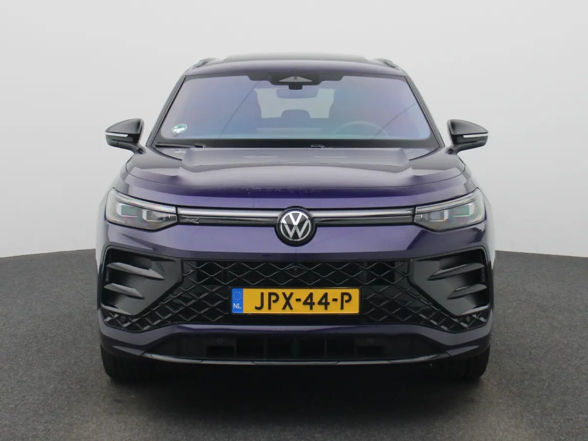 1.5 eHybrid R-Line Edition 272 PK | Lederen Stoelen Met Geheugen | Navigatie Groot Scherm | Trekhaak | 360 Camera | Head-Updisplay | Stoelverwarming Voor & Achter | Stuurwielverwarming |